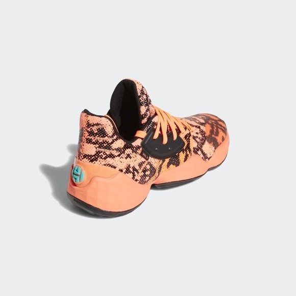 Athletic_Shoes